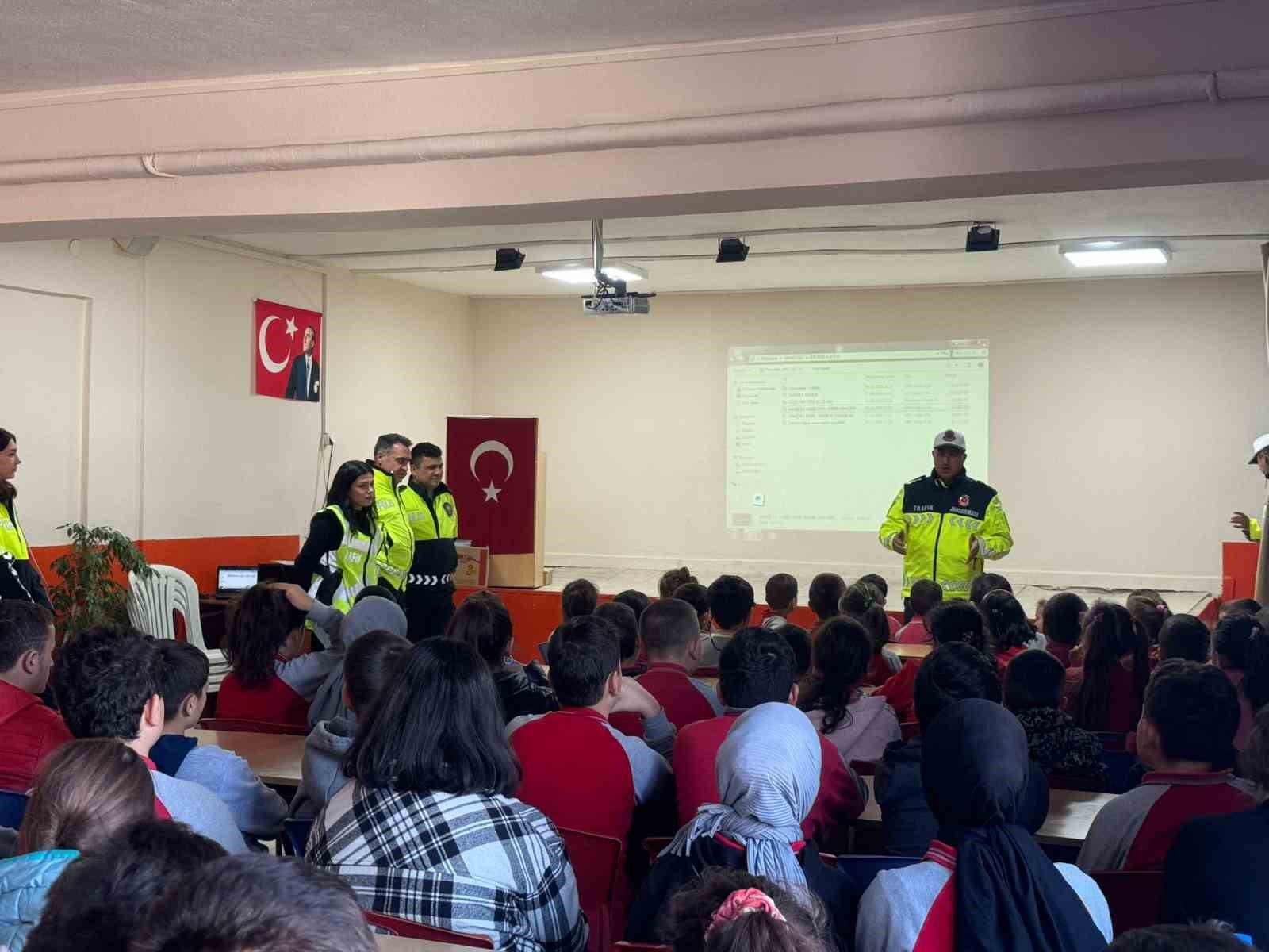 Öğrencilere trafik semineri
