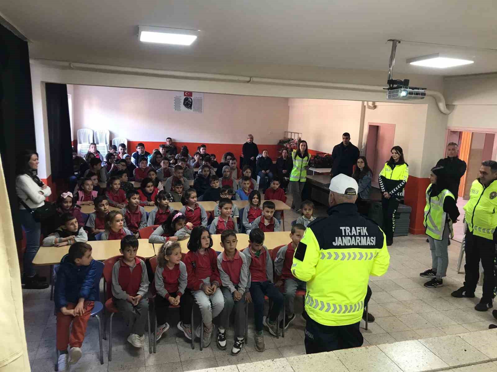 Öğrencilere trafik semineri
