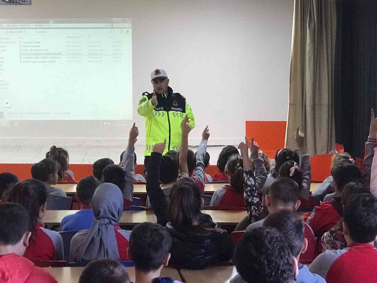 Öğrencilere trafik semineri
