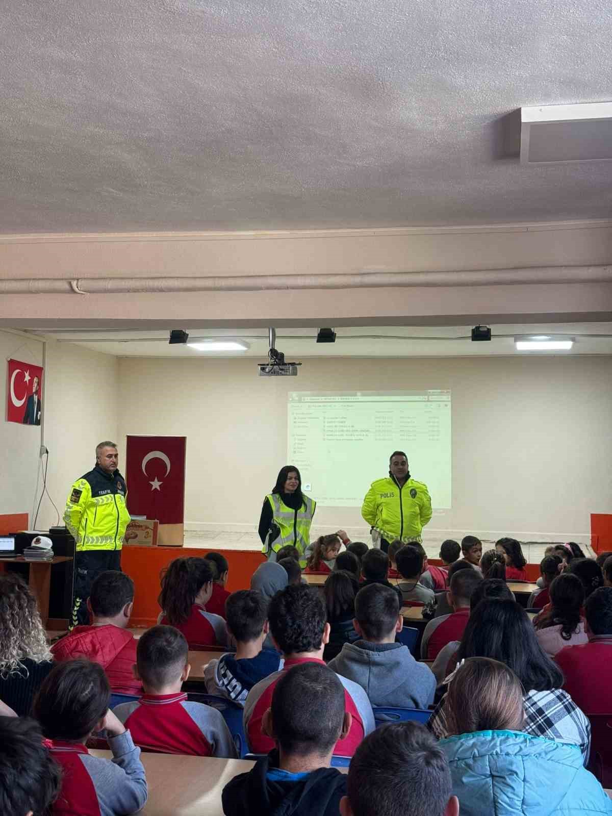 Öğrencilere trafik semineri
