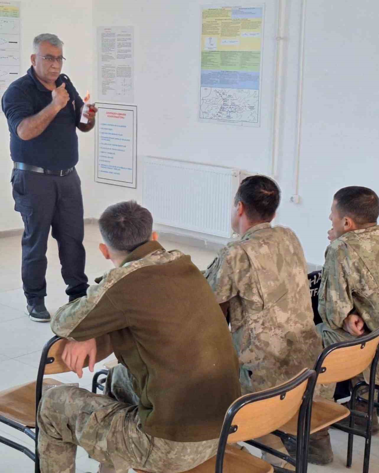 Hatay’da askerlere yangın güvenliği eğitimi verildi
