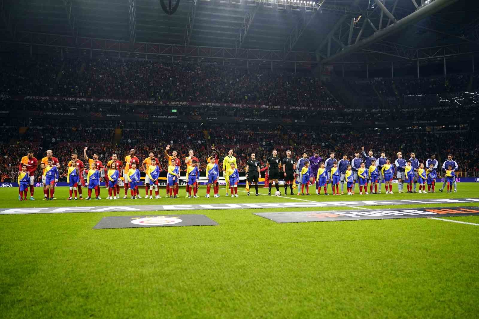 UEFA Avrupa Ligi: Galatasaray: 1 - Tottenham: 0 (Maç devam ediyor)
