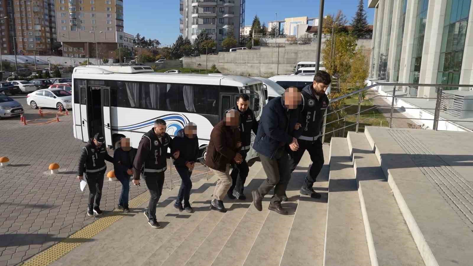 Sahte rapor şebekesiyle ilgili yeni detaylar ortaya çıktı: 2 uzman doktorun e-imzasını kullanmışlar
