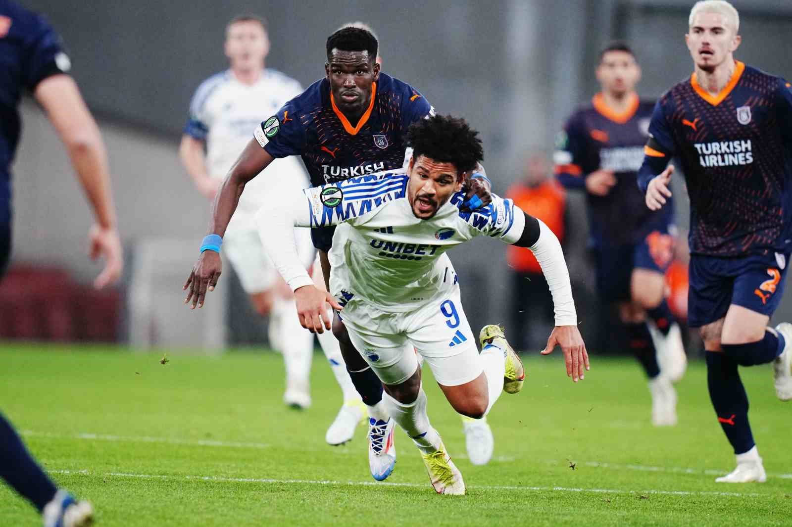 UEFA Konferans Ligi: Kopenhag: 0 - Başakşehir: 1 (İlk yarı)
