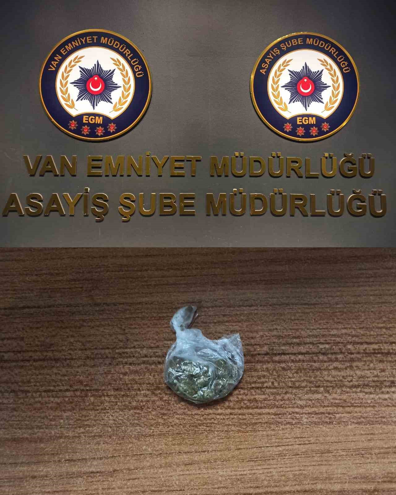 Van’da ‘torbacı’ operasyonu
