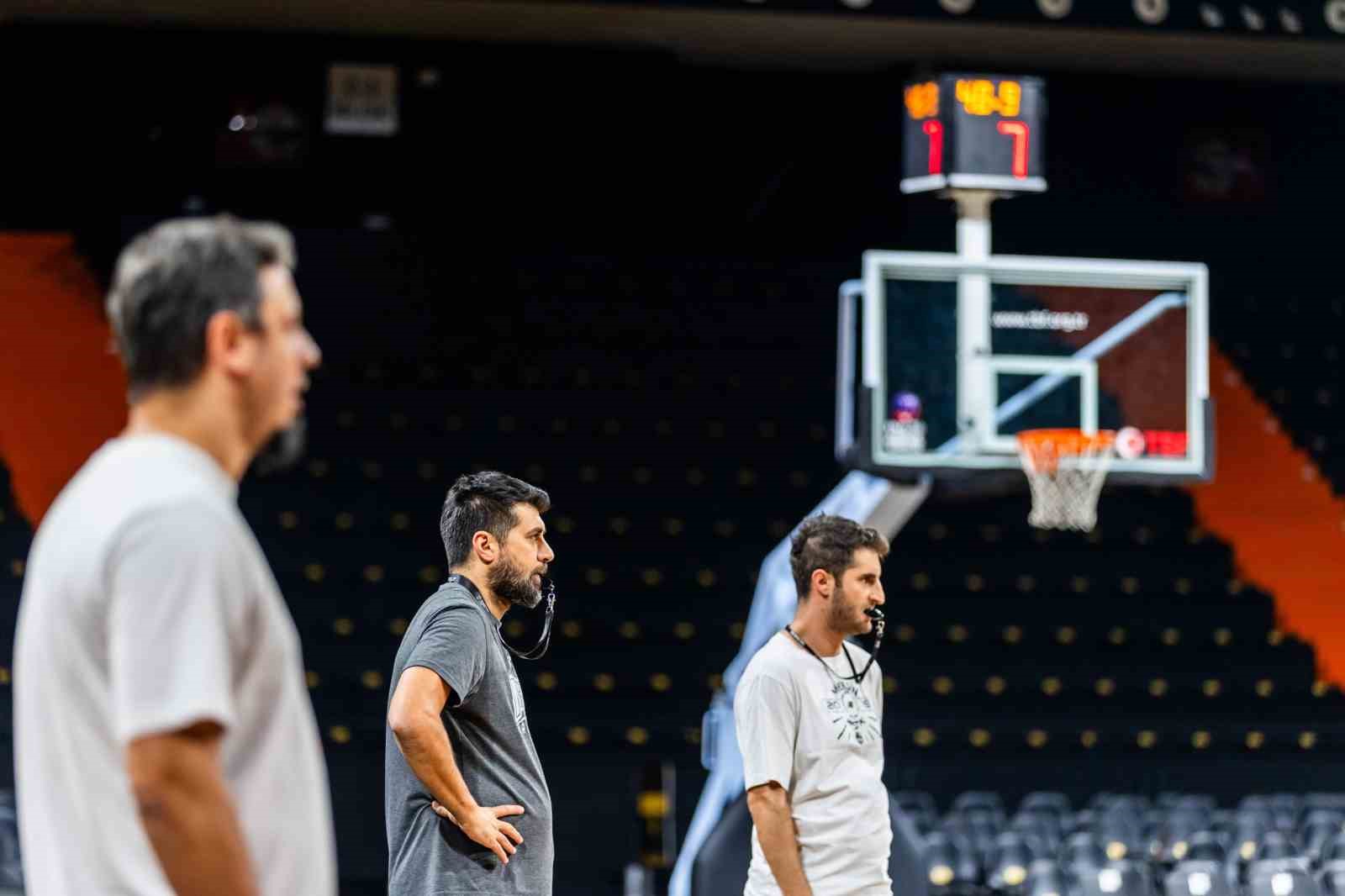 MSK, A. Efes karşısında galibiyeti hedefliyor
