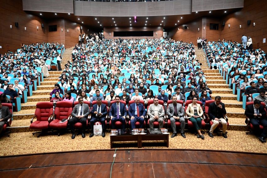 Uşak Üniversitesi Kariyer Günü’24 yoğun ilgi gördü
