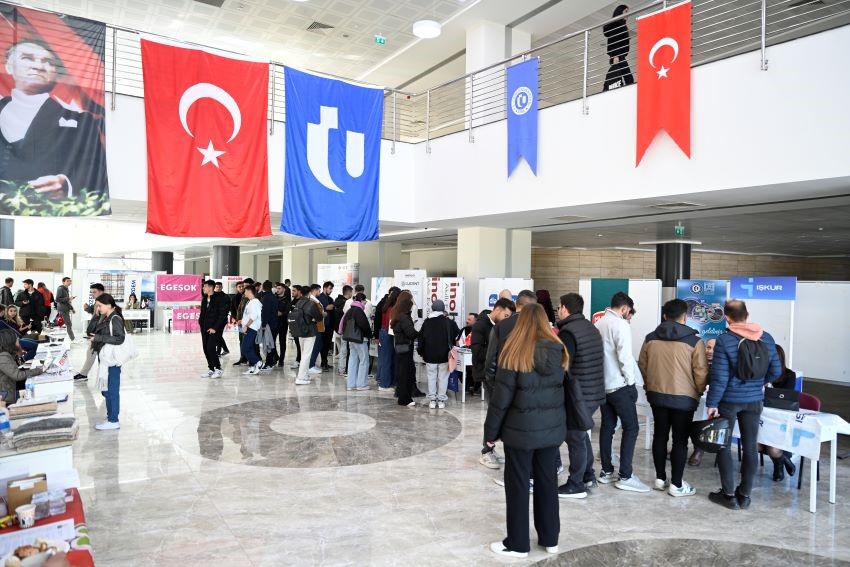 Uşak Üniversitesi Kariyer Günü’24 yoğun ilgi gördü
