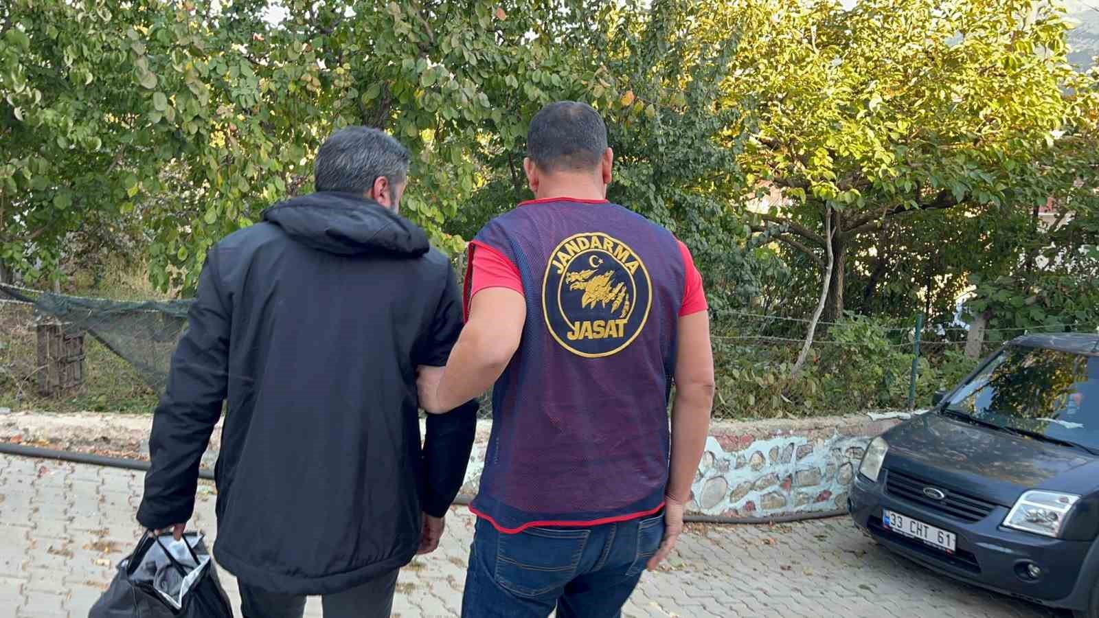 Mersin’de aranan şahıslar operasyonu: 31 tutuklama
