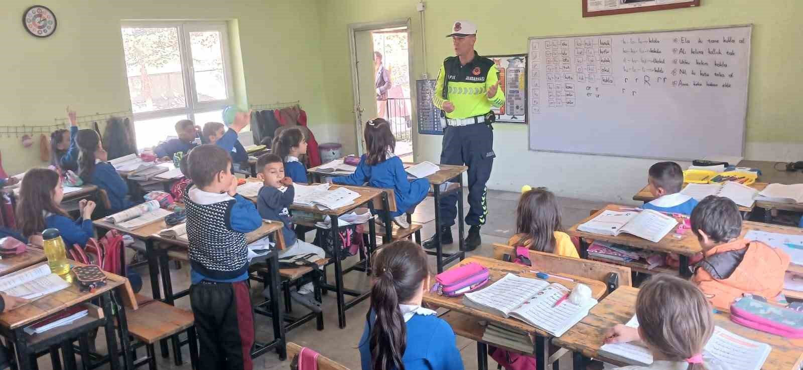 Ara tatil öncesi miniklere trafik eğitimi
