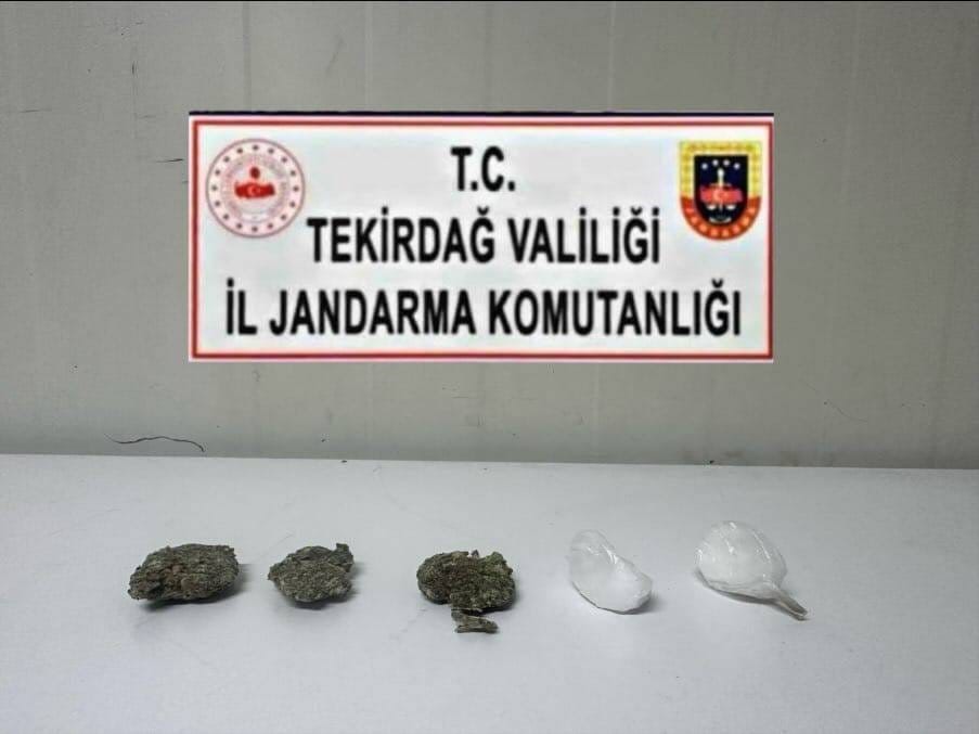 Tekirdağ’da uyuşturucu operasyonlarında çok sayıda sentetik hap ve uyuşturucu madde ele geçirildi
