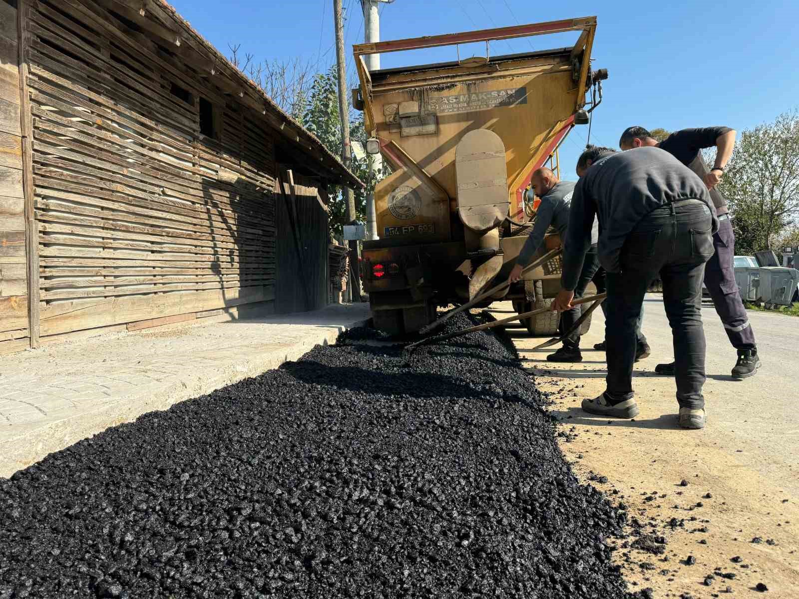 Serdivan’da asfalt seferberliği devam ediyor
