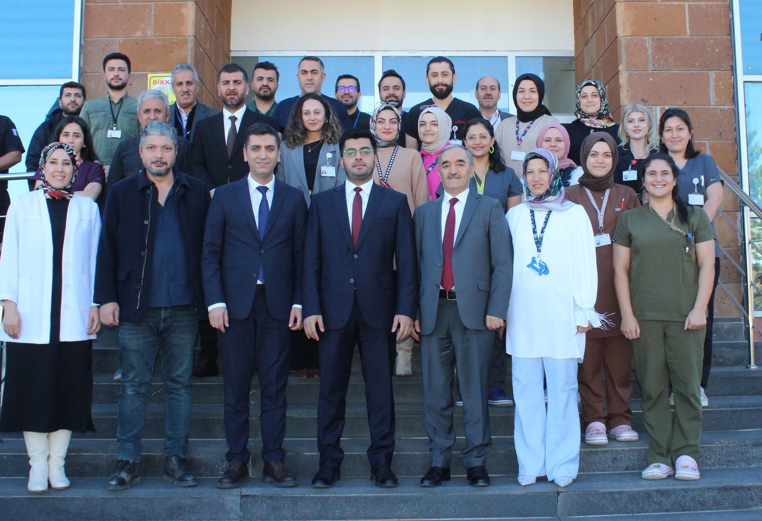 Müdür Güzeltaş, Ahlat’taki sağlık kuruluşlarında incelemelerde bulundu
