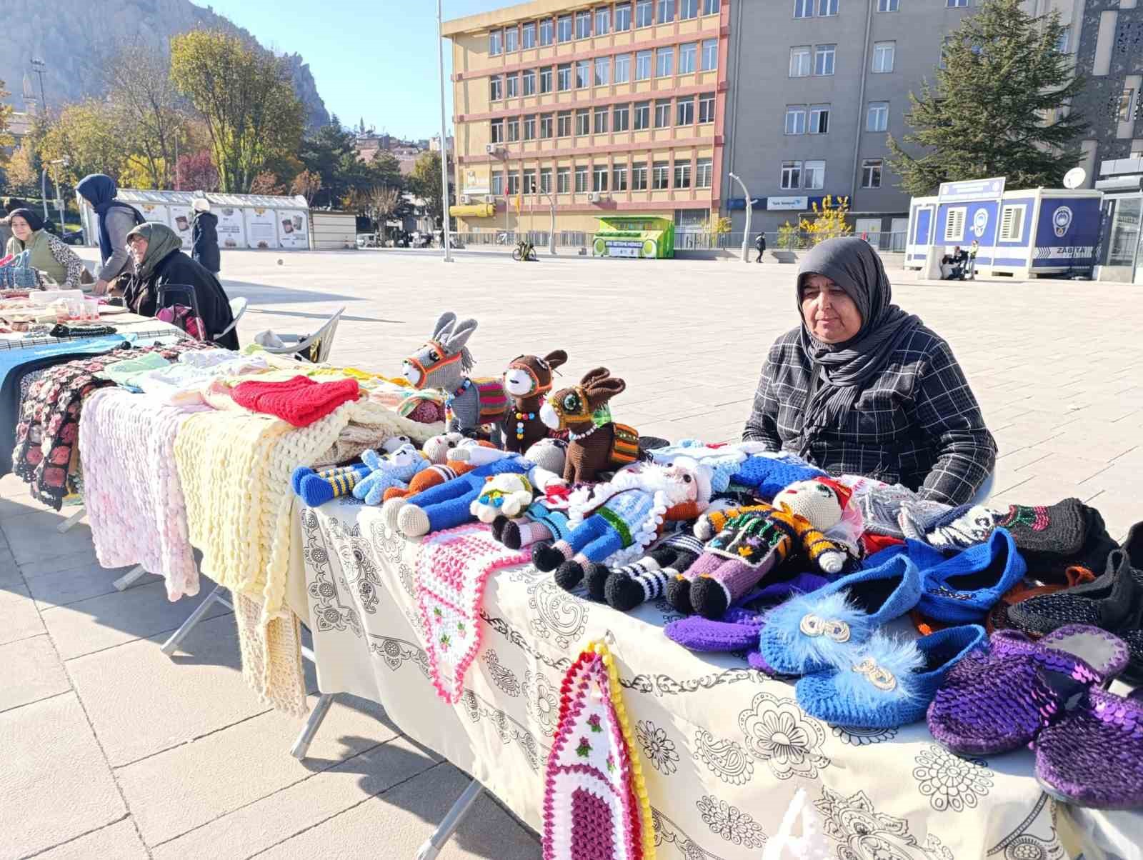 Emekçi Kadınlar pazarı yoğun ilgi gördü
