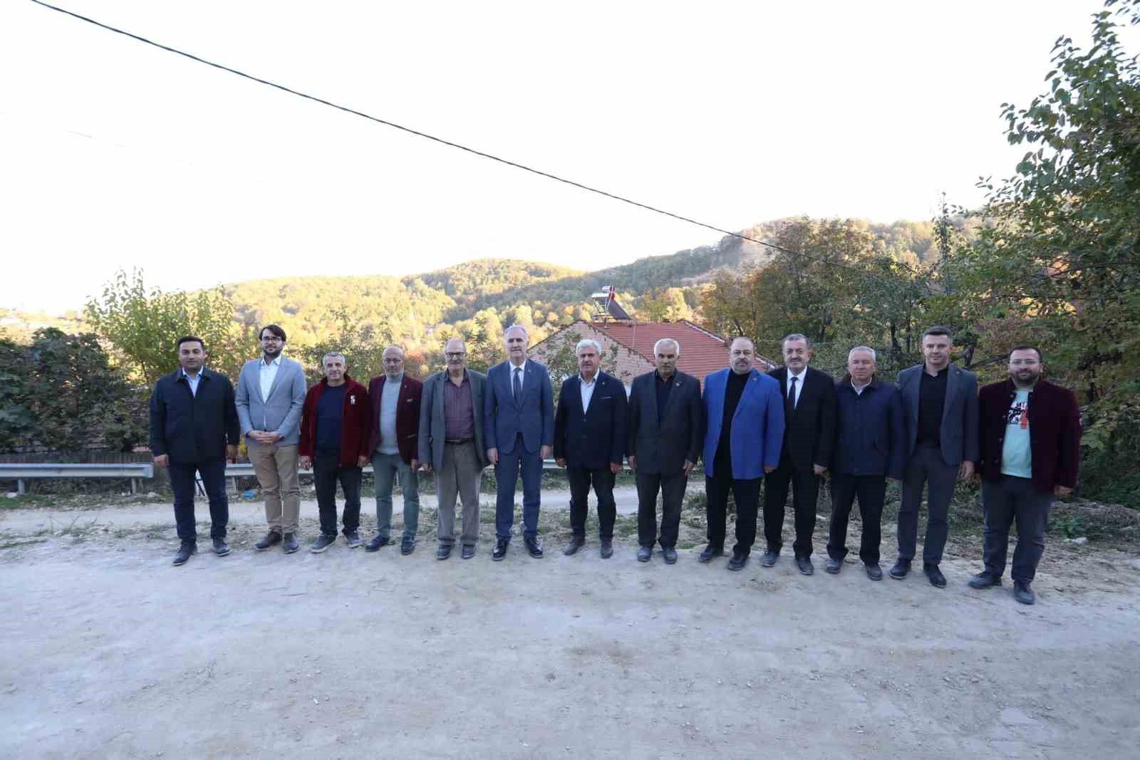 Bahariye Mahallesinde yollar parke taşla kaplanıyor
