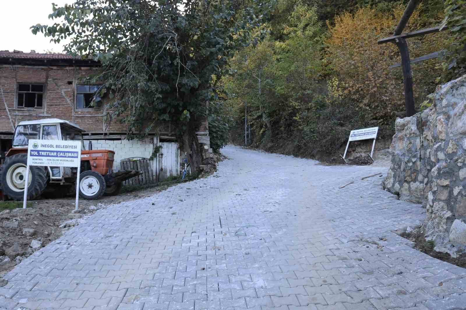 Bahariye Mahallesinde yollar parke taşla kaplanıyor
