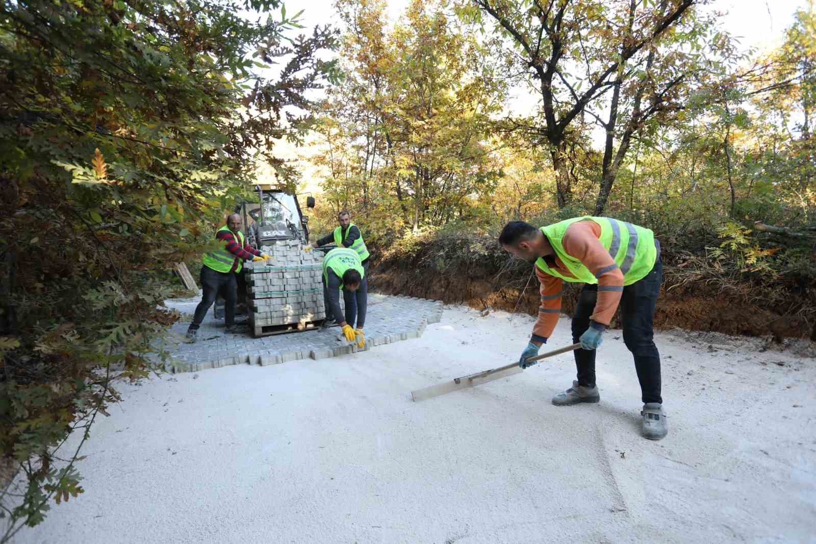 Bahariye Mahallesinde yollar parke taşla kaplanıyor
