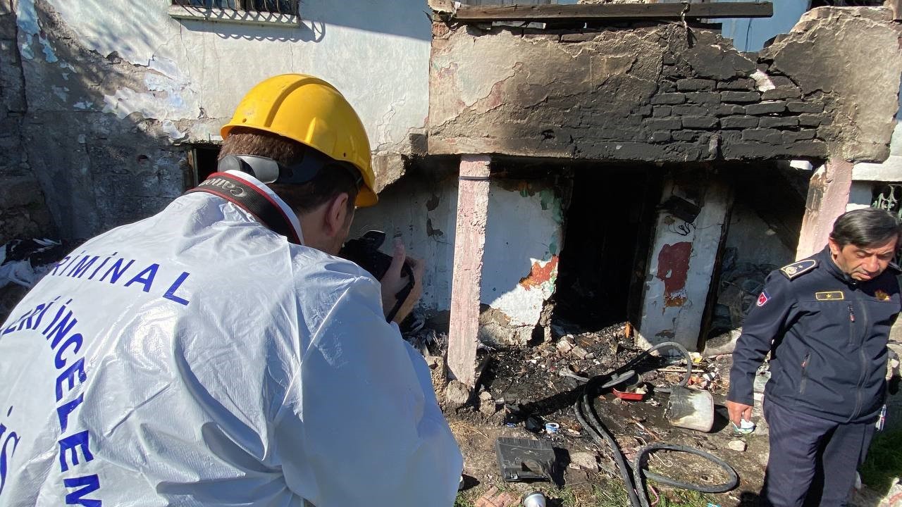 Karabük’te çöp dolu evde yangın
