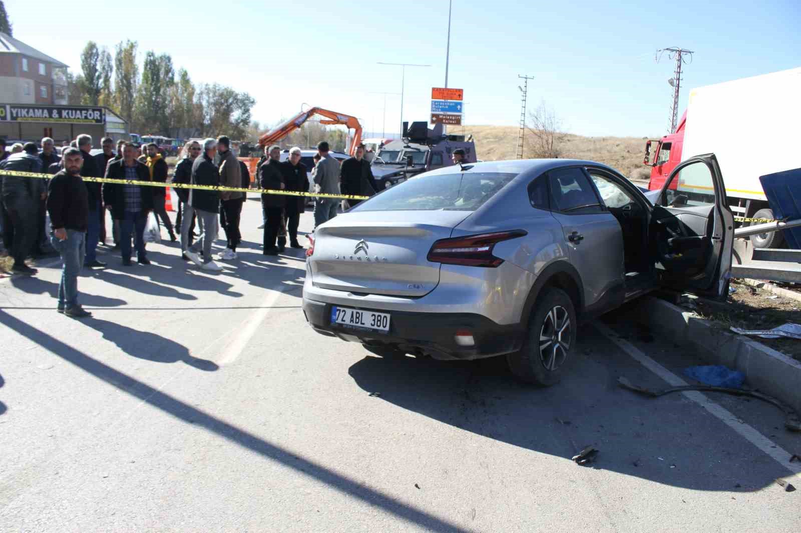 Malazgirt’te otomobiller çarpıştı: 1 ölü, 1 yaralı
