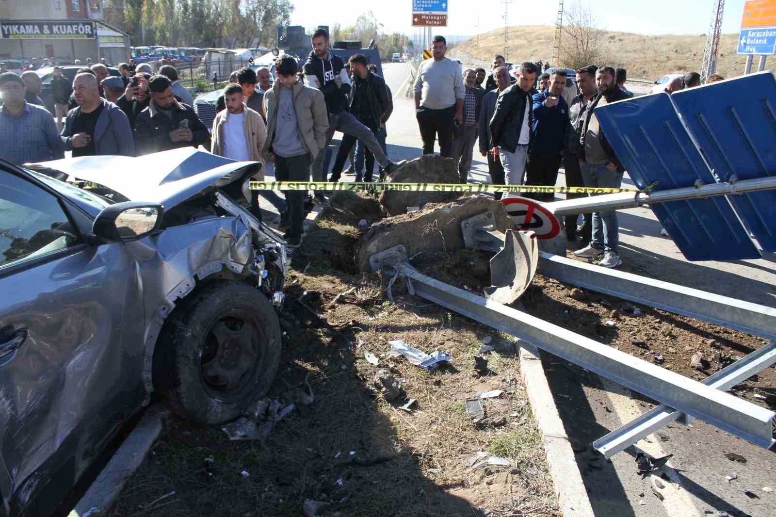 Malazgirt’te otomobiller çarpıştı: 1 ölü, 1 yaralı
