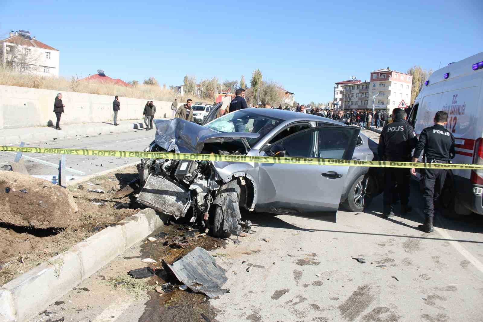 Malazgirt’te otomobiller çarpıştı: 1 ölü, 1 yaralı
