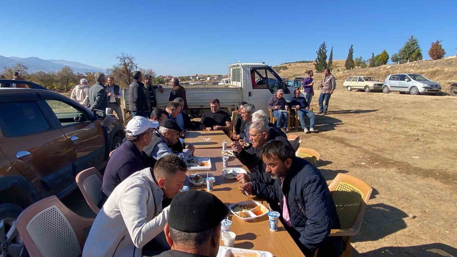 Manisa’da vatandaşlar yağmur duasına çıktı
