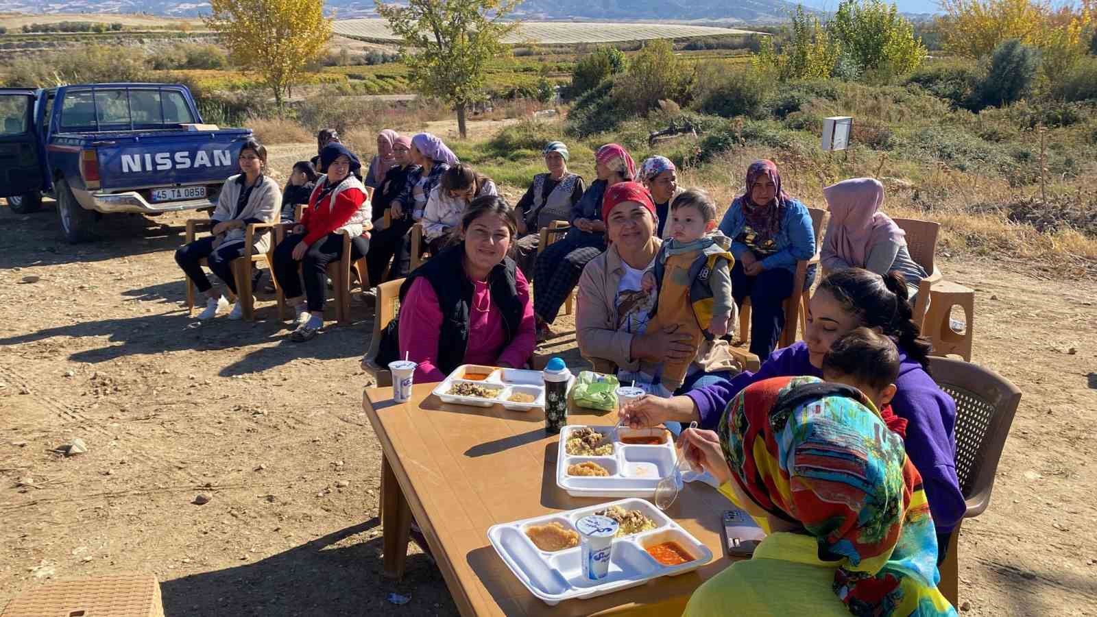 Manisa’da vatandaşlar yağmur duasına çıktı
