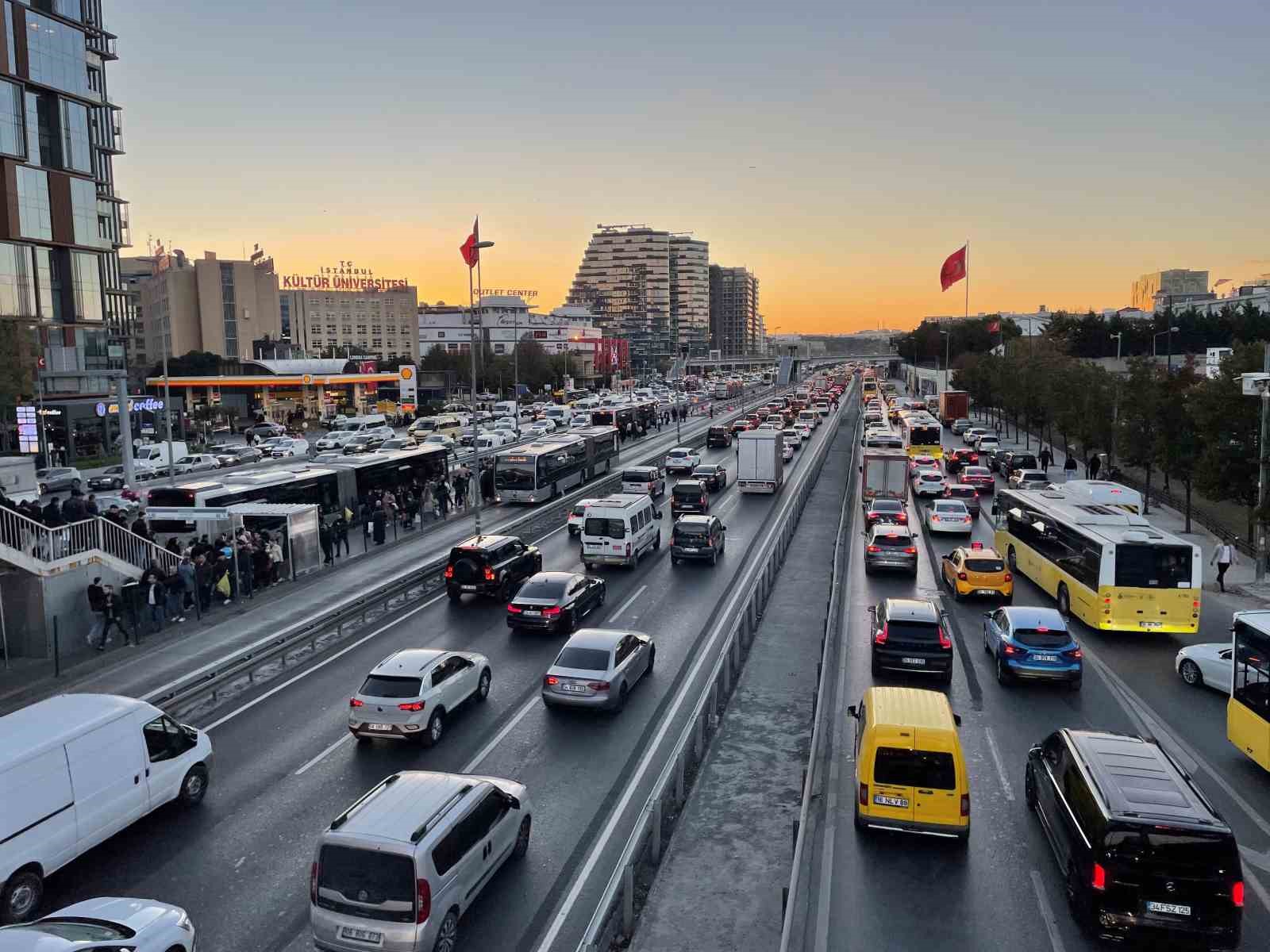 İstanbul trafiğinde ’ara tatil’ yoğunluğu
