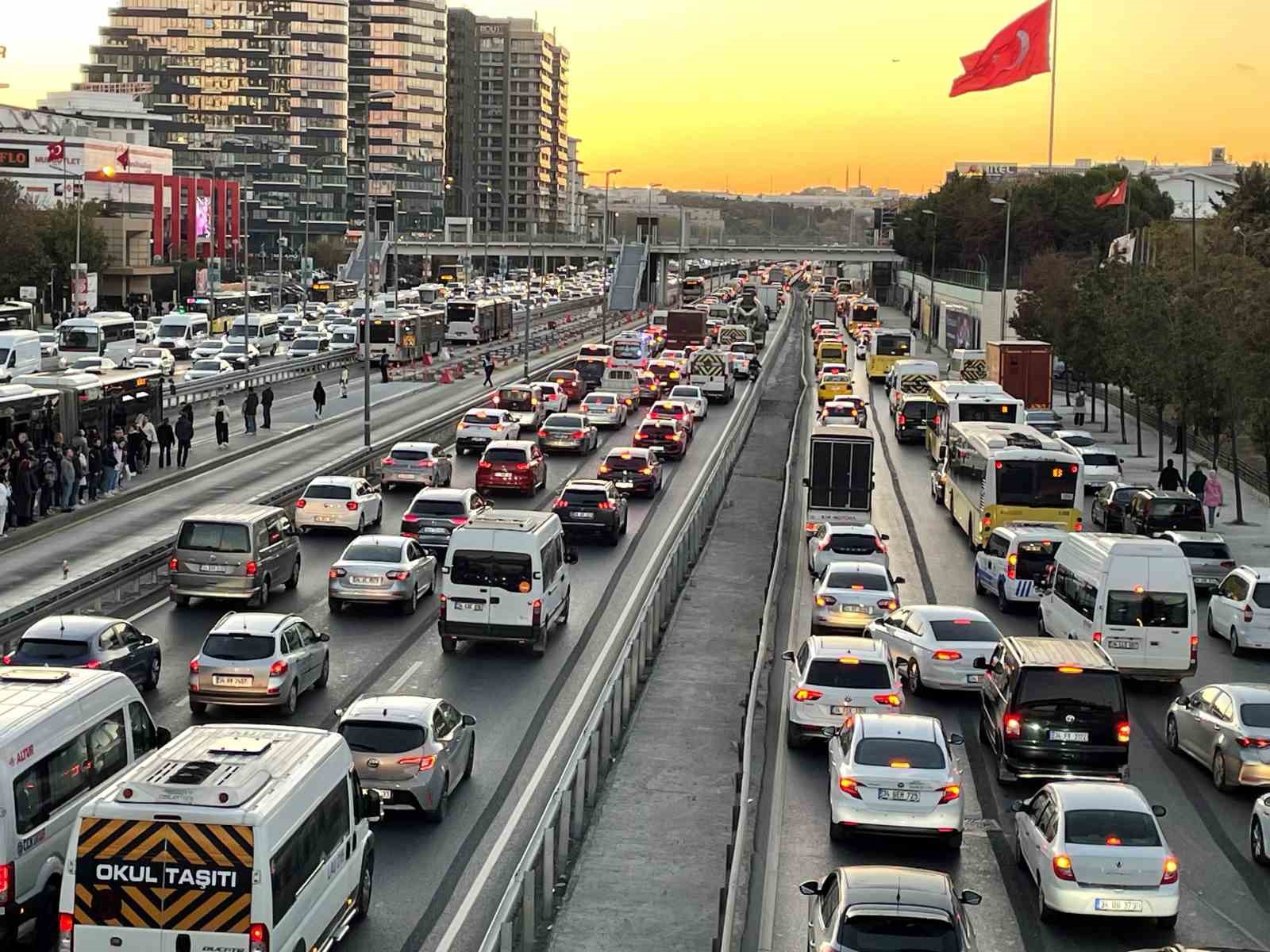 İstanbul trafiğinde ’ara tatil’ yoğunluğu
