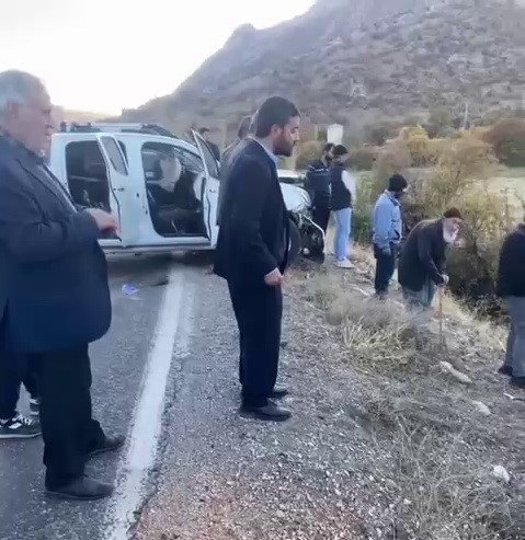 Adıyaman’da otomobil ile kamyonet çarpıştı: 11 yaralı
