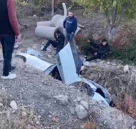 Adıyaman’da otomobil ile kamyonet çarpıştı: 11 yaralı
