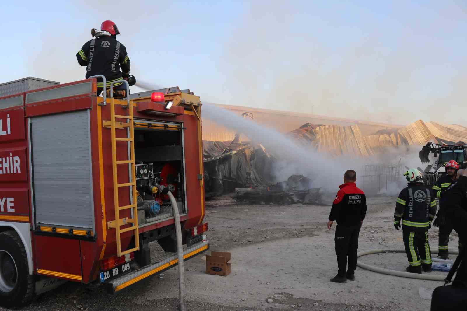 Denizli’de metal fabrikasındaki yangın kontrol altına alındı
