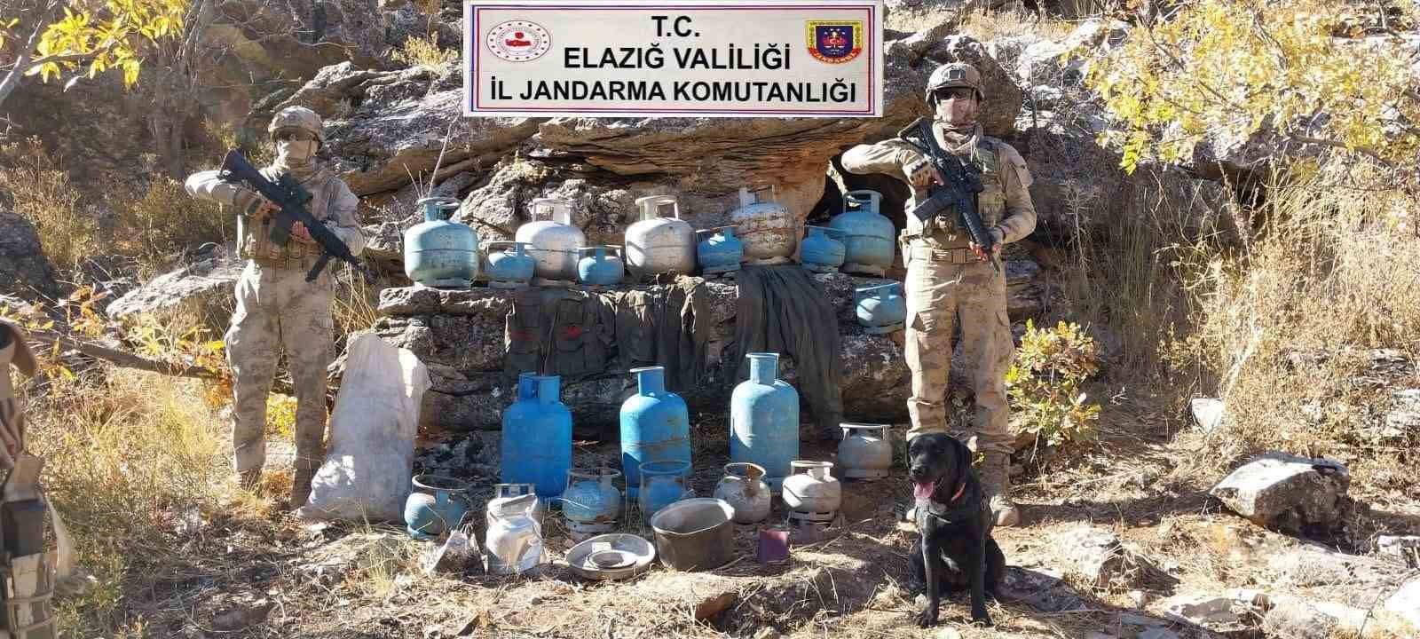 Elazığ’da teröristlere ait 2 sığınak imha edildi
