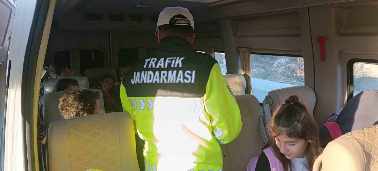 Jandarma ekiplerinden trafik eğitimi
