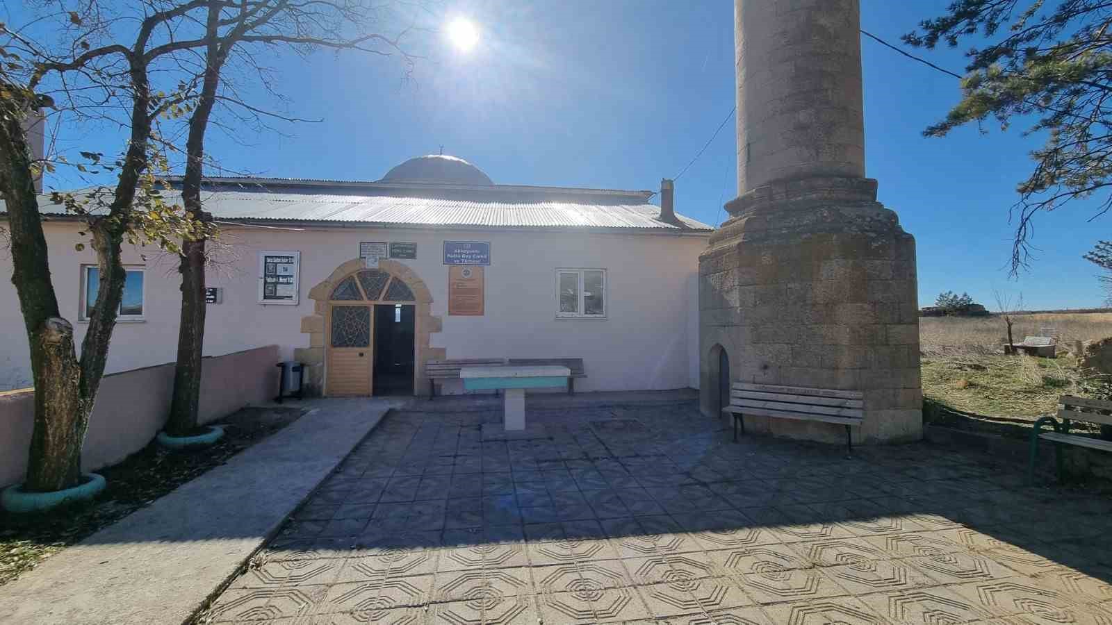 Akkoyunlu Kutlubey Camii onarılarak ibadete açıldı
