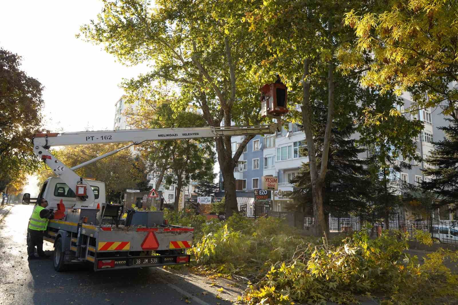 Melikgazi’de mahallelerde sonbahar temizliği başladı
