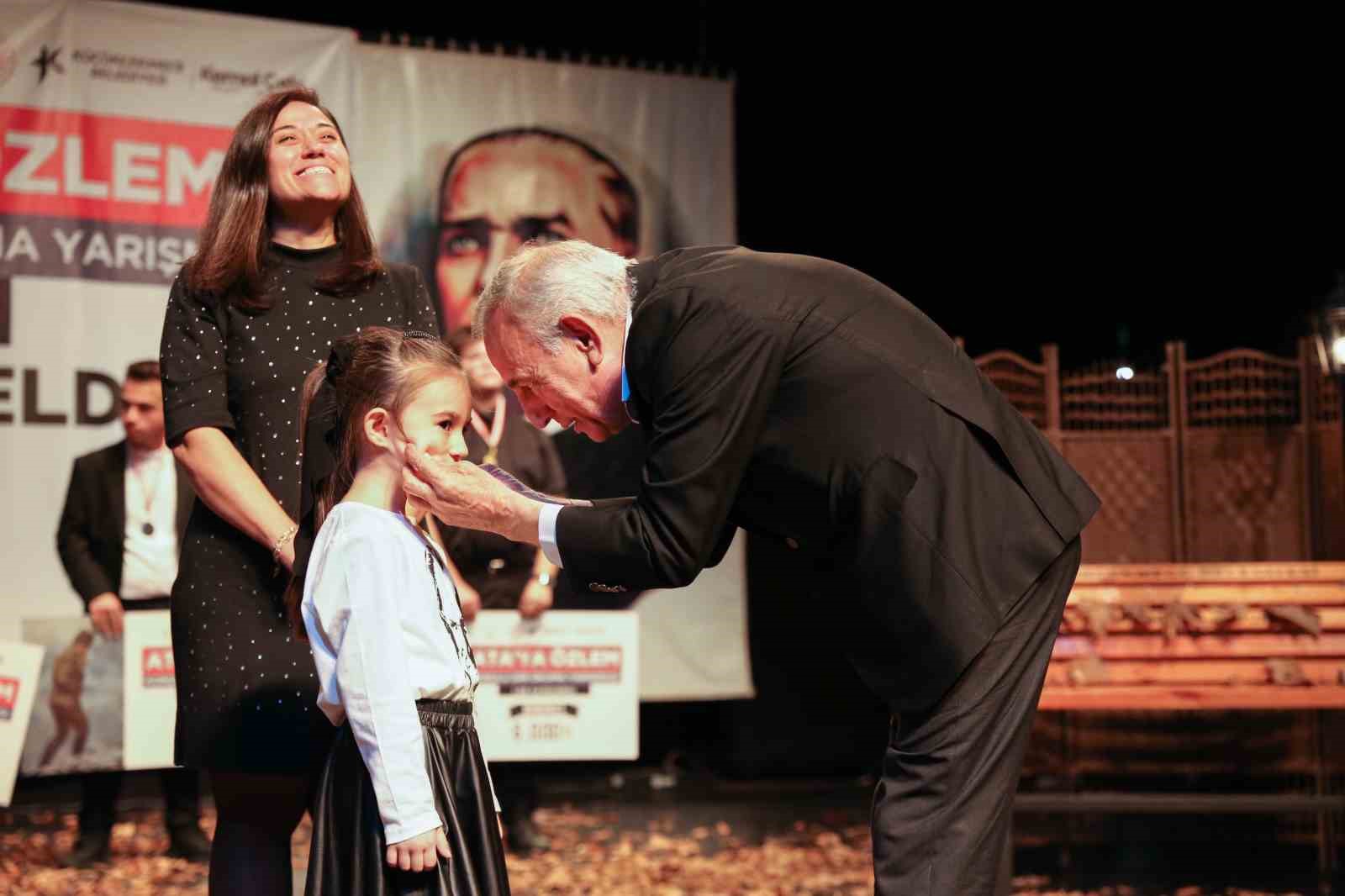 Küçükçekmece Belediyesinin  ‘Ata’ya Özlem’ konulu şiir okuma yarışmasının ödül töreni düzenlendi
