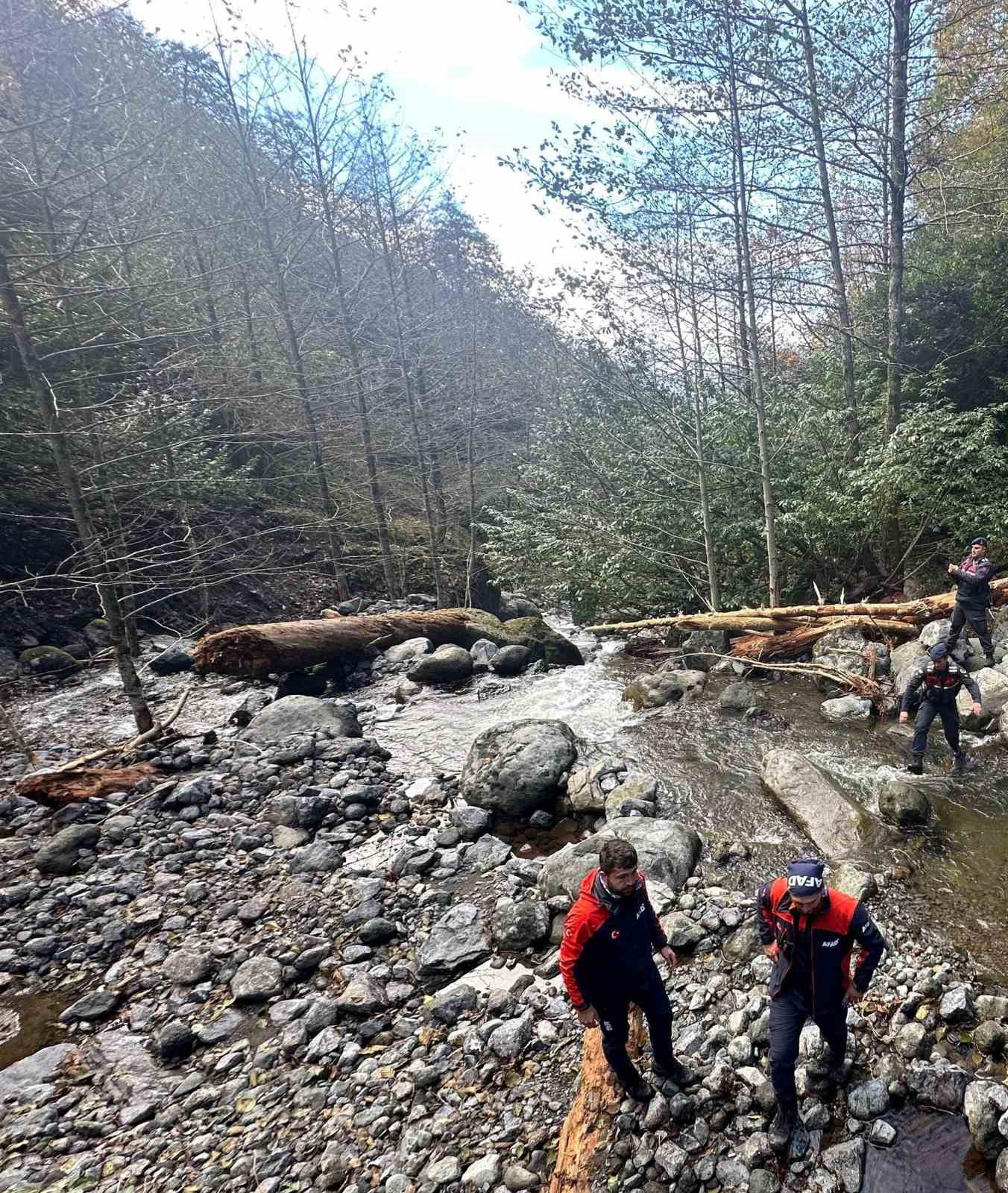 Artvin’de kayıp işçiyi arama çalışmaları sürüyor
