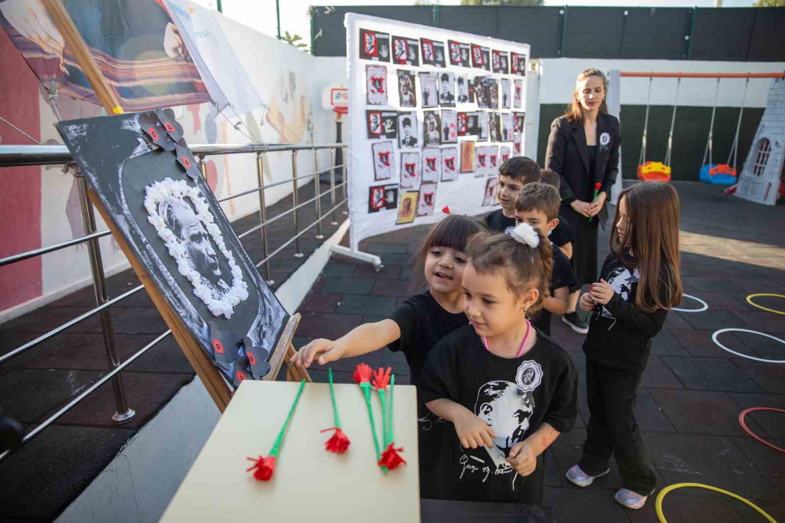 Mersin’de minik öğrenciler Atatürk’ü andı
