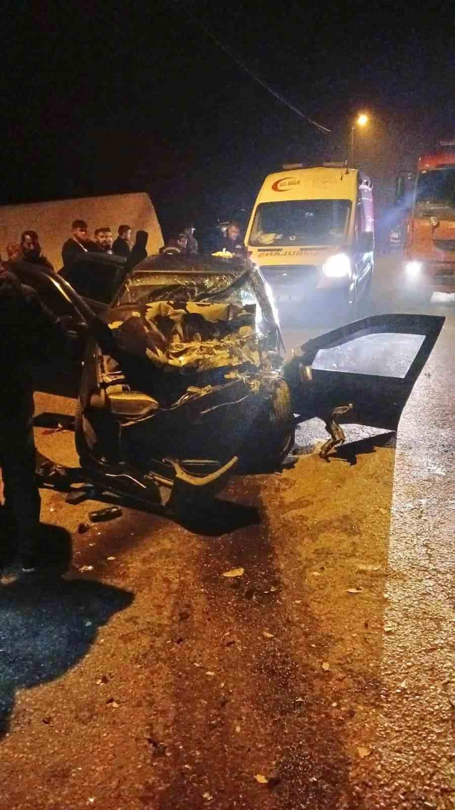 Kamyon ile çarpışan otomobilin sürücüsü hayatını kaybetti
