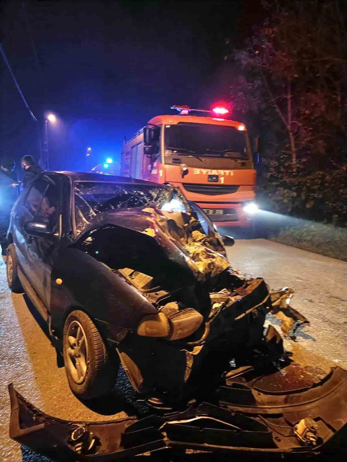 Kamyon ile çarpışan otomobilin sürücüsü hayatını kaybetti
