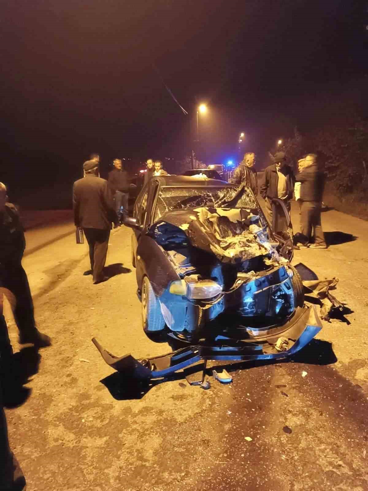 Kamyon ile çarpışan otomobilin sürücüsü hayatını kaybetti
