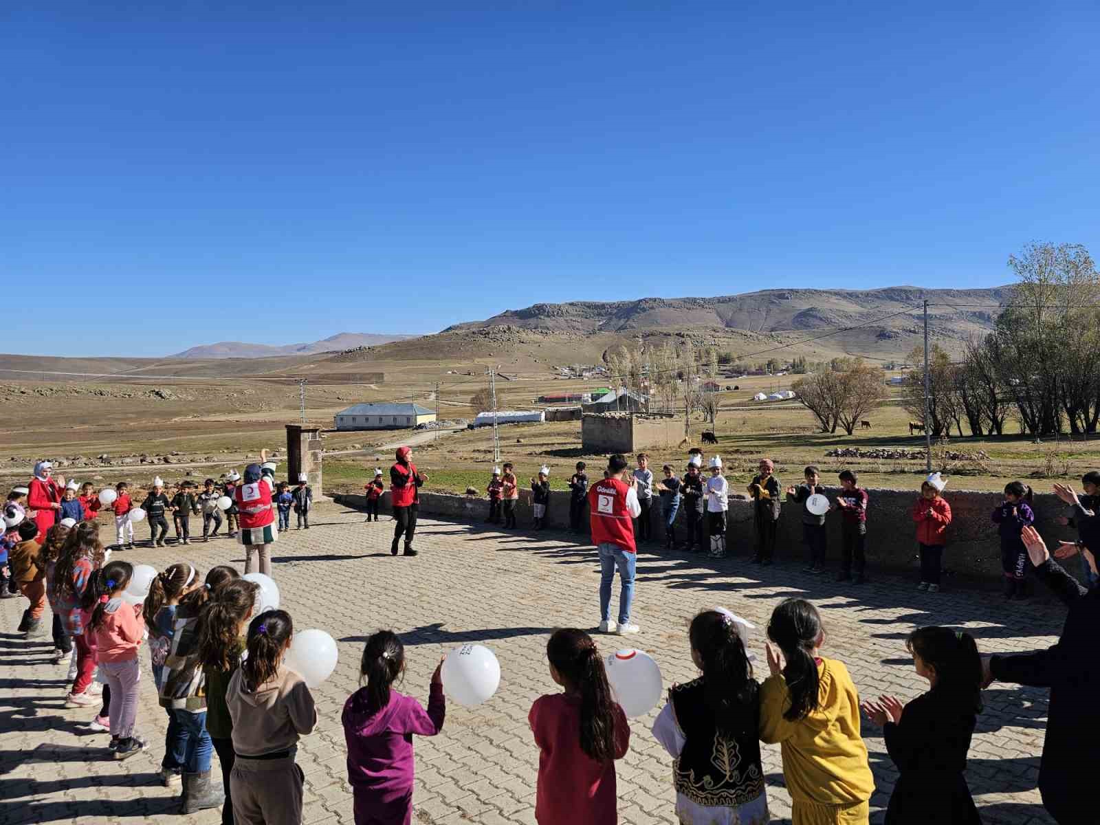 Hamur’da Kızılay Haftası etkinlikleri renkli görüntülere sahne oldu
