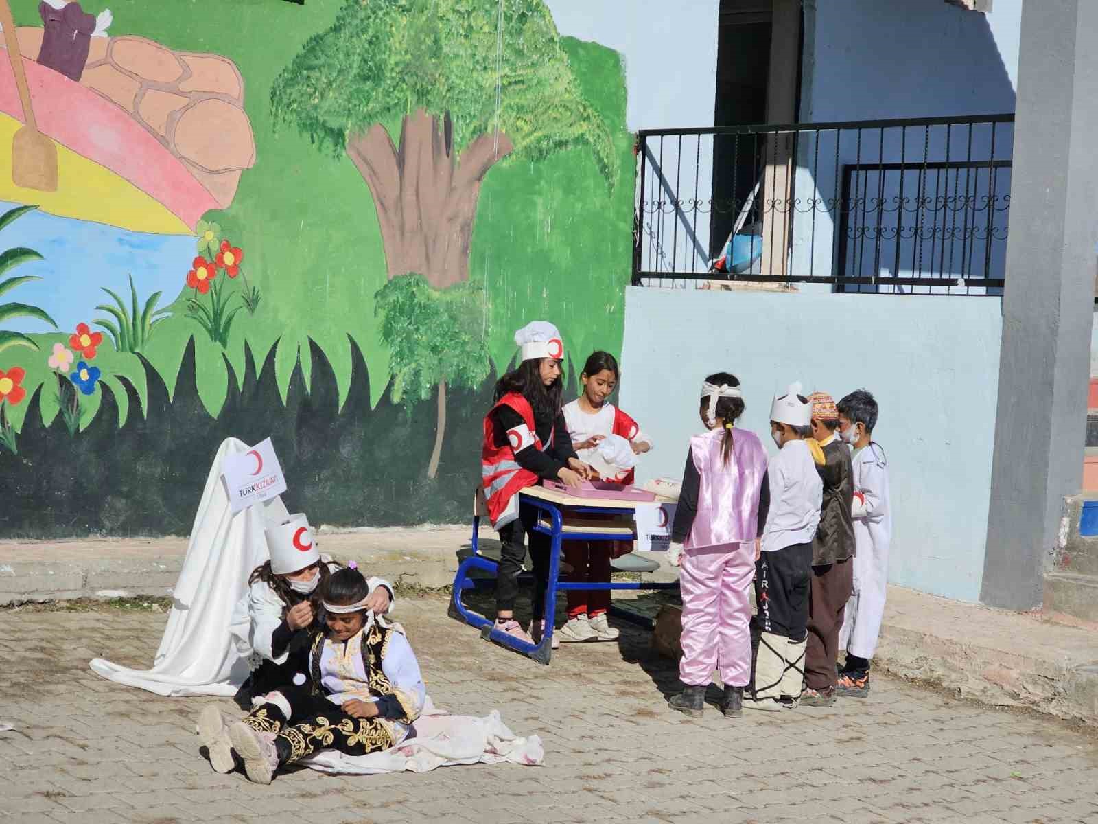 Hamur’da Kızılay Haftası etkinlikleri renkli görüntülere sahne oldu
