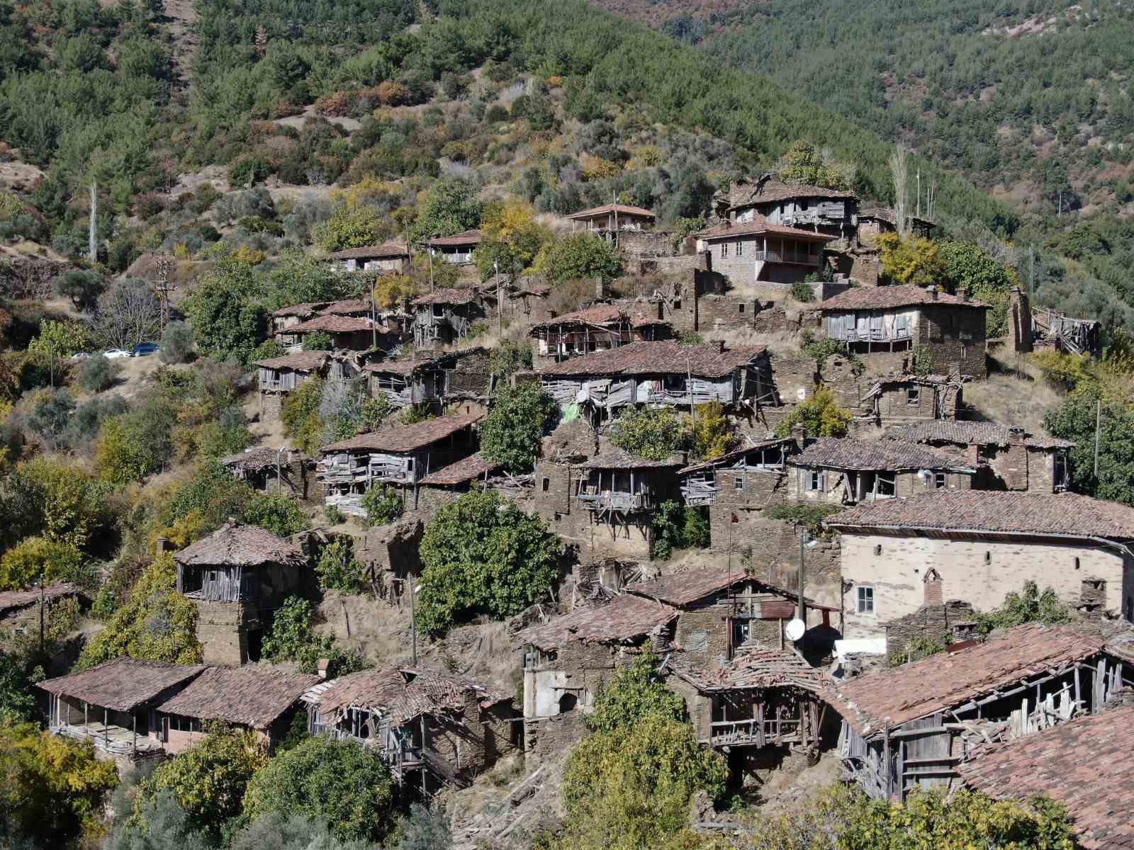 İzmir Valisi Elban Efeler Yolu’nda yürüdü
