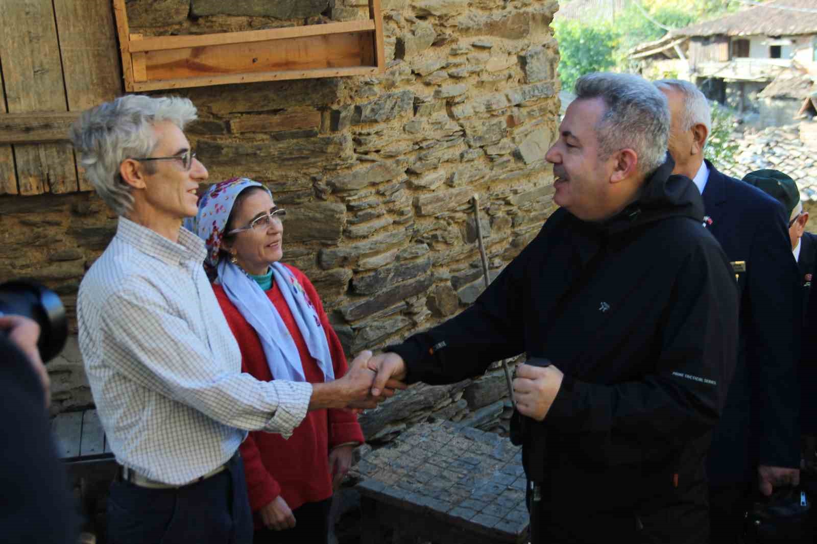 İzmir Valisi Elban Efeler Yolu’nda yürüdü
