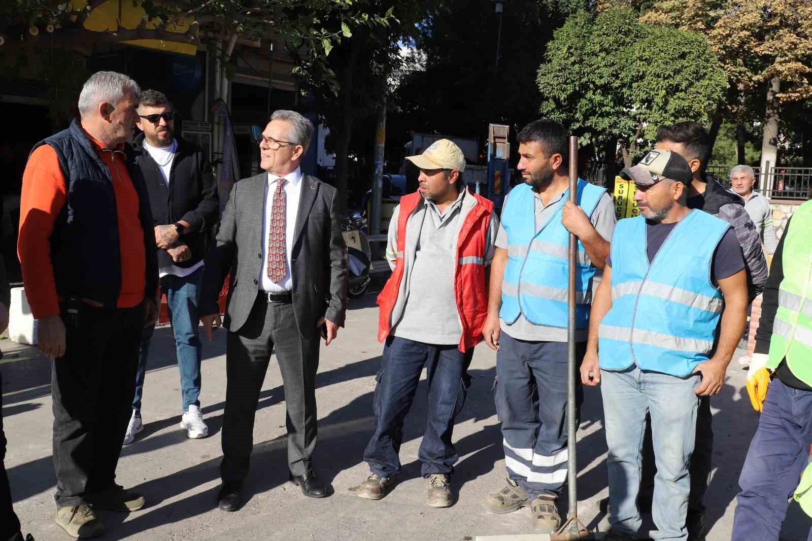 Nazilli İstasyon Meydanı’ndaki yol çalışmalarının ilk etabı tamamlandı
