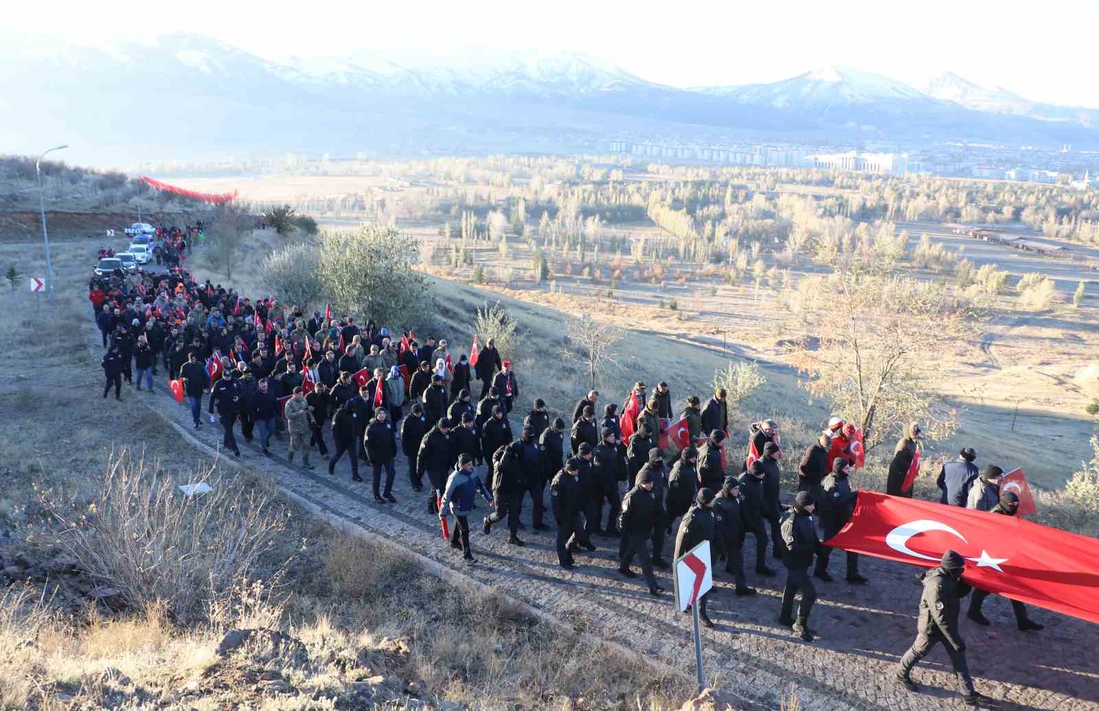 Atatürk Üniversitesi ailesi, Aziziye Destanının 147. yıl dönümünde ecdadını andı
