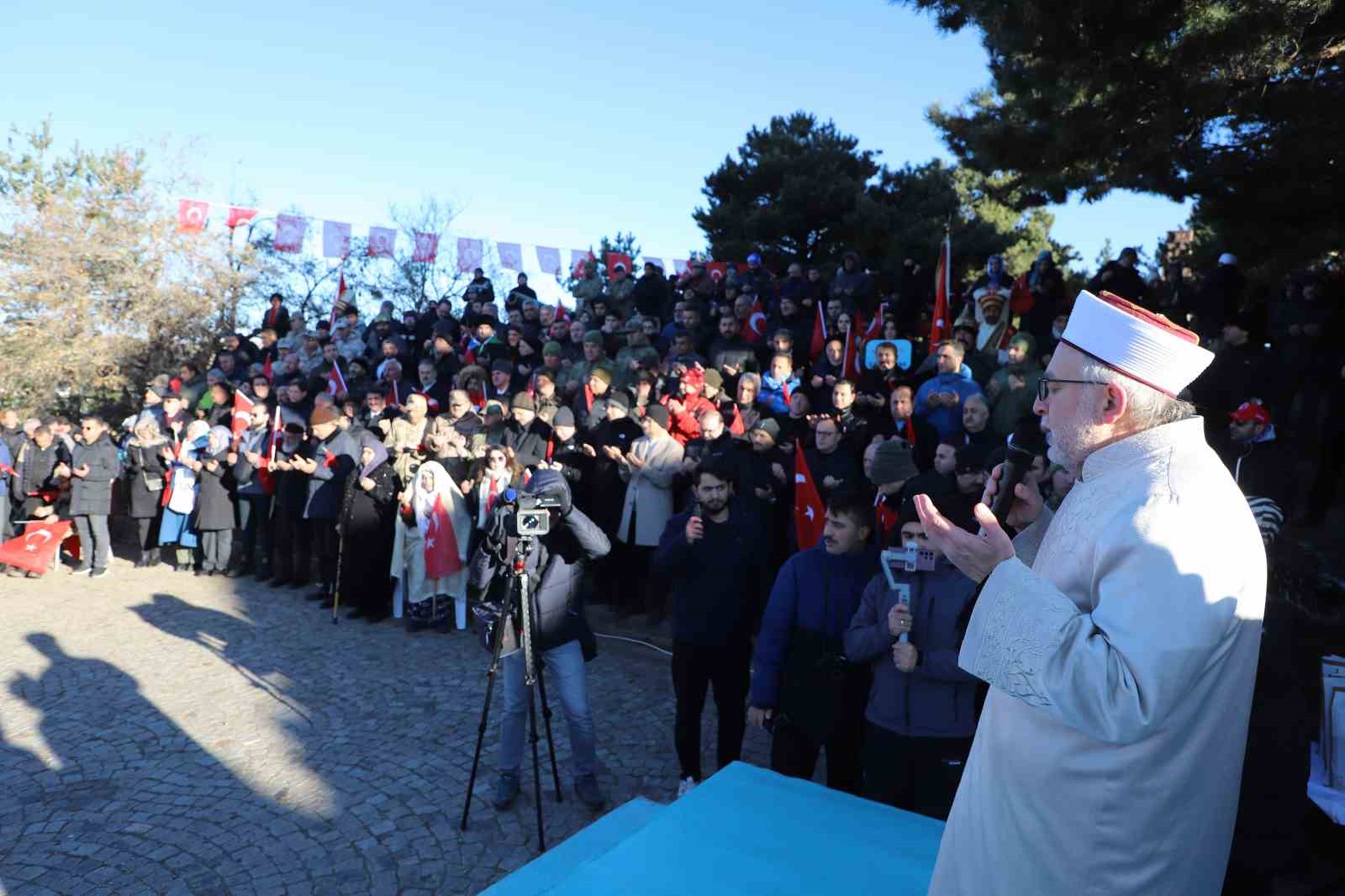 Atatürk Üniversitesi ailesi, Aziziye Destanının 147. yıl dönümünde ecdadını andı
