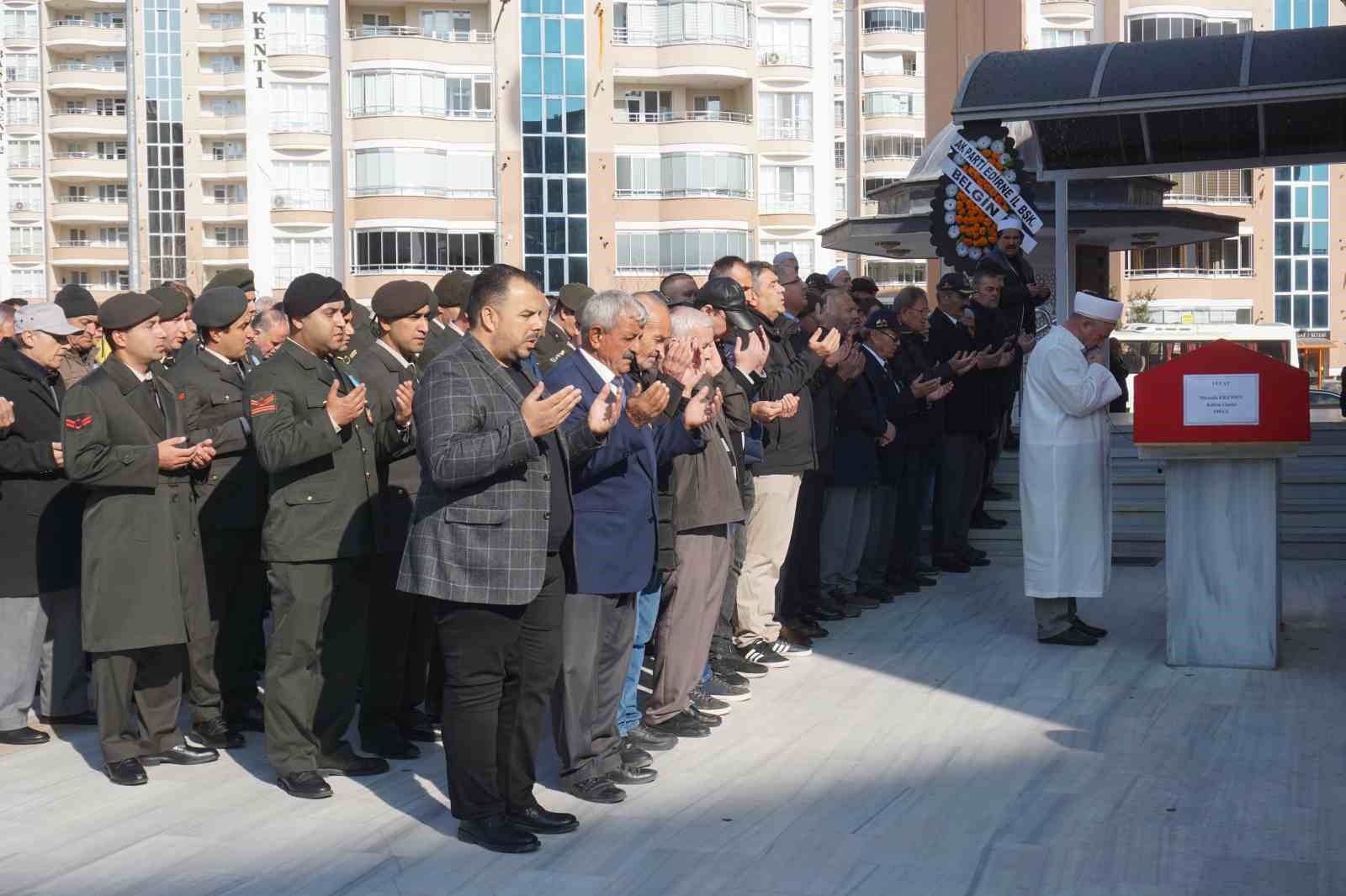 Edirne’de Kıbrıs gazisi törenle son yolculuğuna uğurlandı
